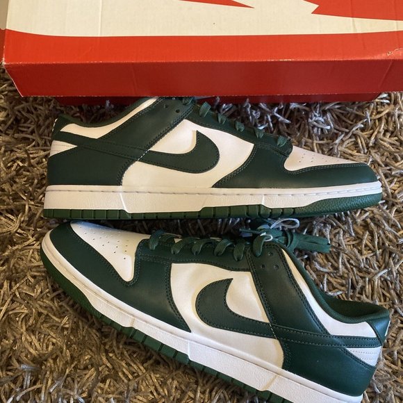 Nike Shoes - Nike Dunk Low / Varsity Green